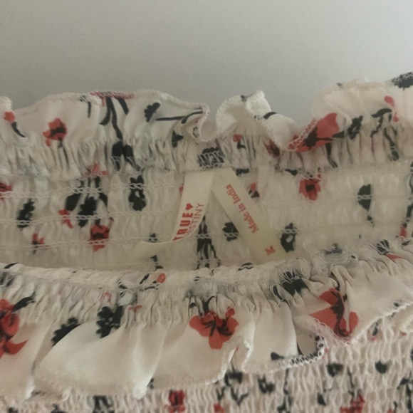 Zara Cream Flutter Sleeve Smocked Blouse - Picture 3 of 4